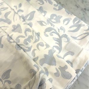 Tahari 4 Pillow Cases